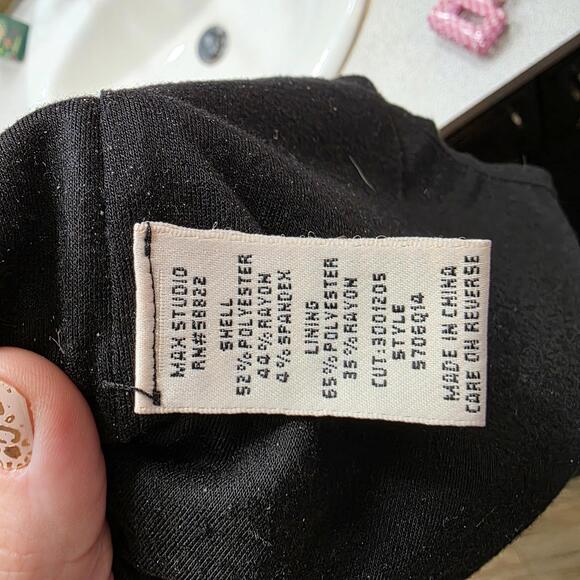 Max Studio Black and White Geometric Pattern Pencil Skirt- Large - Picture 7 of 7